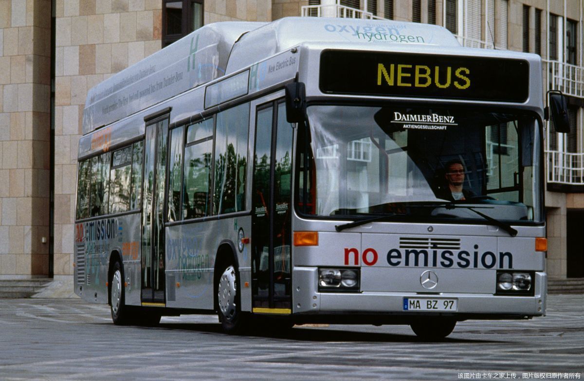 奔驰新能源巴士图片