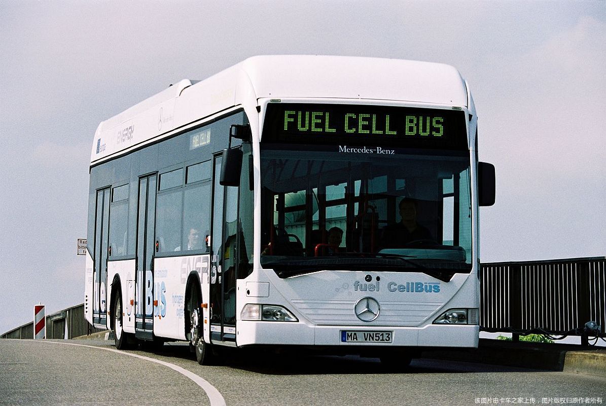 奔驰新能源巴士图片