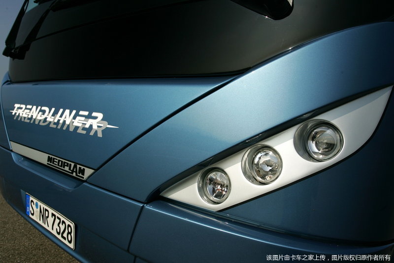 尼奥普兰城际巴士