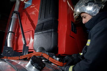 雷诺救护和消防车图片