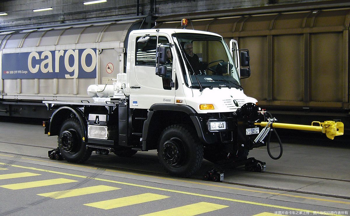 奔驰乌尼莫克u300u500