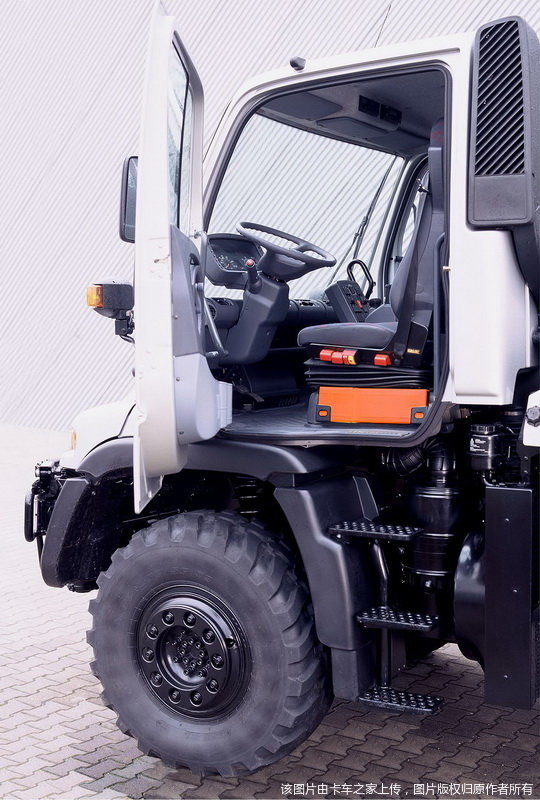 奔驰乌尼莫克u 300-u 500