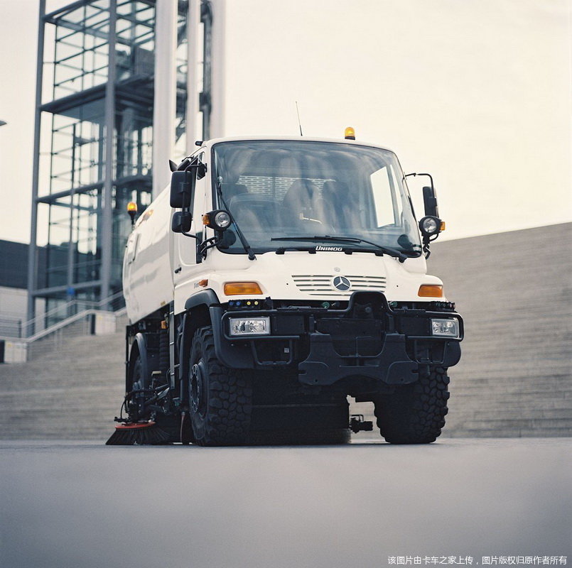 奔驰乌尼莫克u 300-u 500