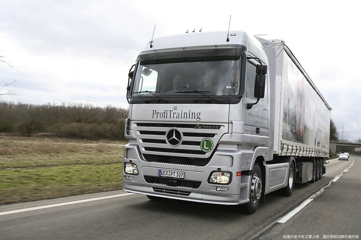 奔驰卡车安全相关图片