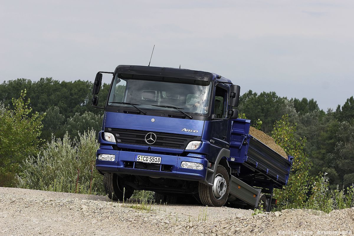 奔驰卡车清洁能源技术研发图