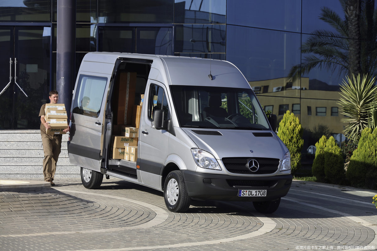 奔驰sprinter车型图片