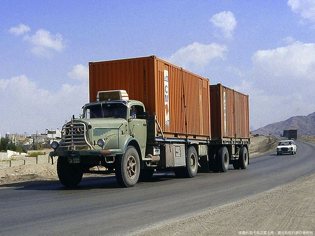 奔驰卡车历史图片
