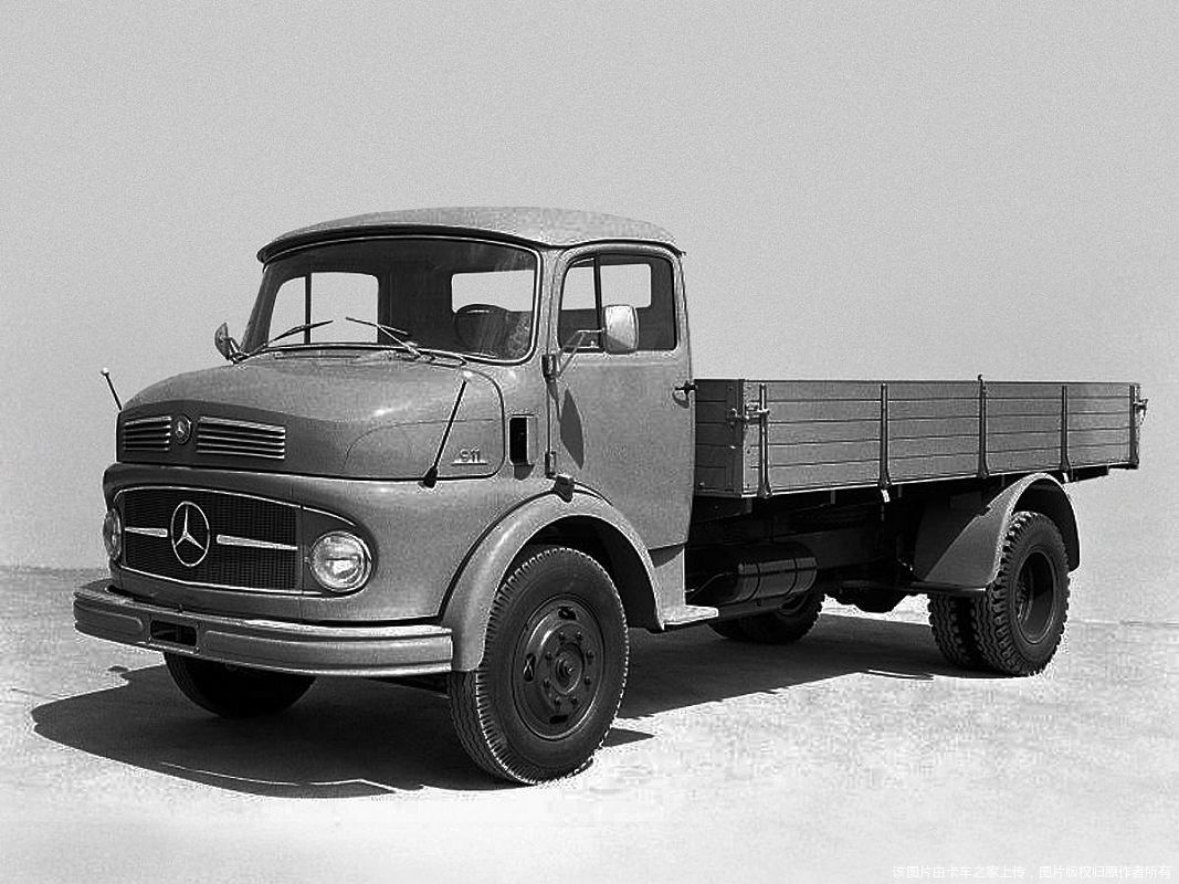 奔驰卡车历史图片