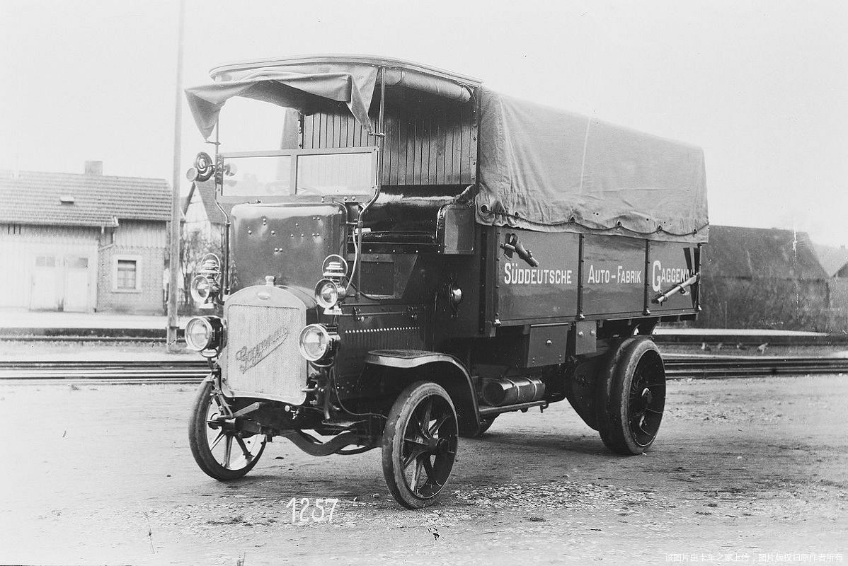 奔驰卡车历史图片