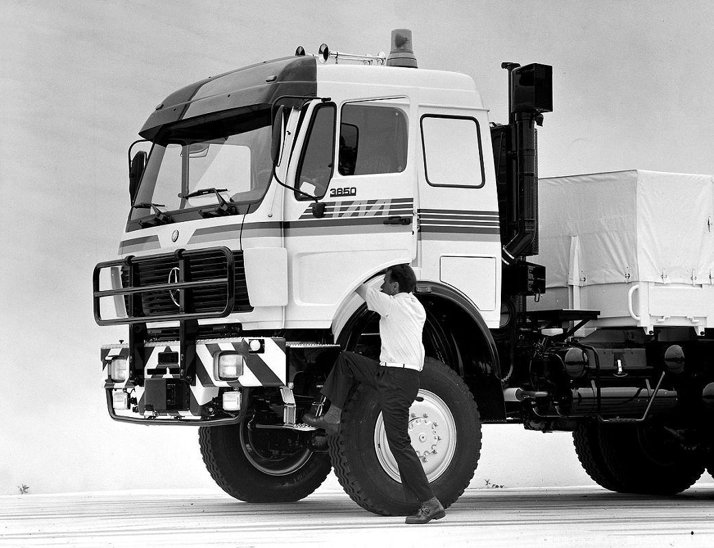 奔驰卡车历史图片