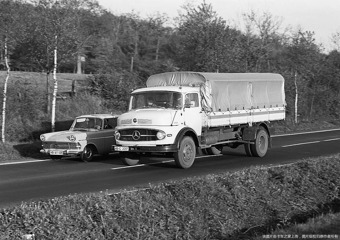 奔驰卡车历史图片