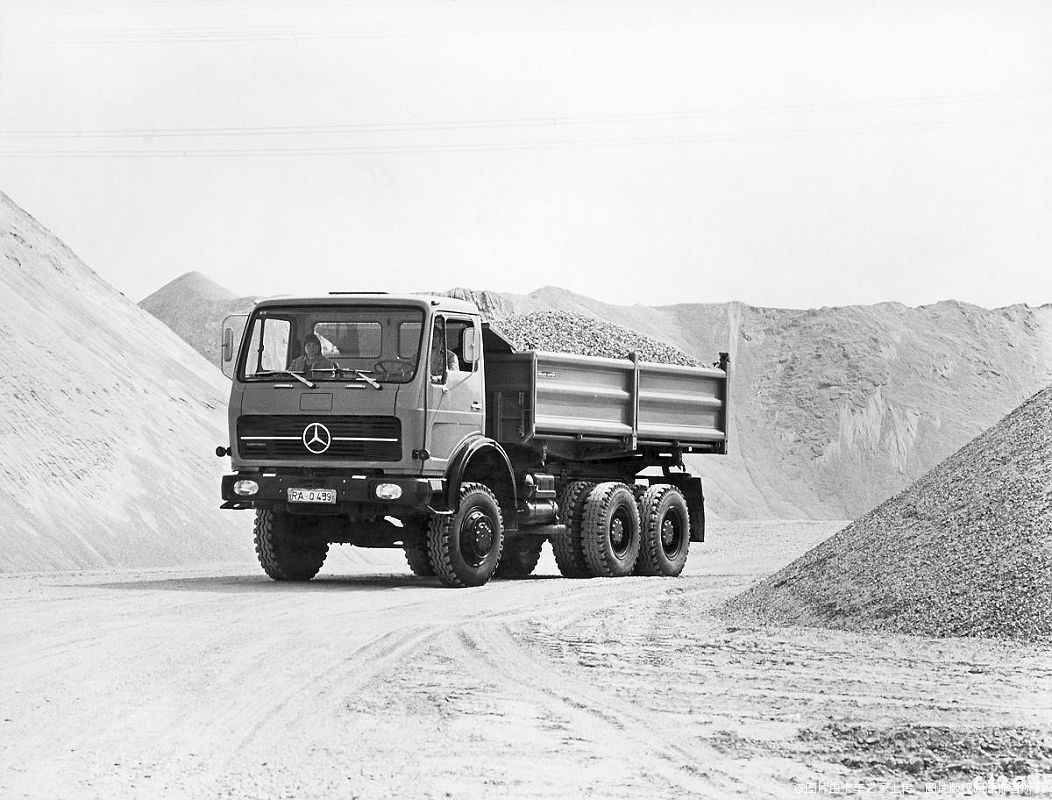 奔驰卡车历史图片