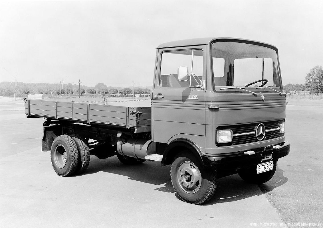 奔驰卡车历史图片