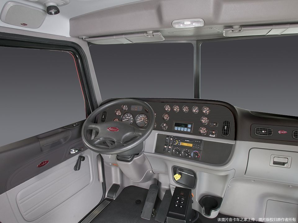 大卡车驾驶室内部图片图片