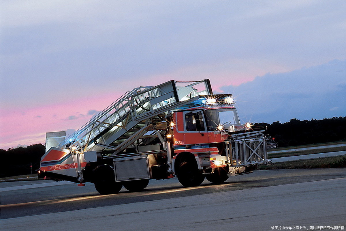 奔驰特种车辆卡车