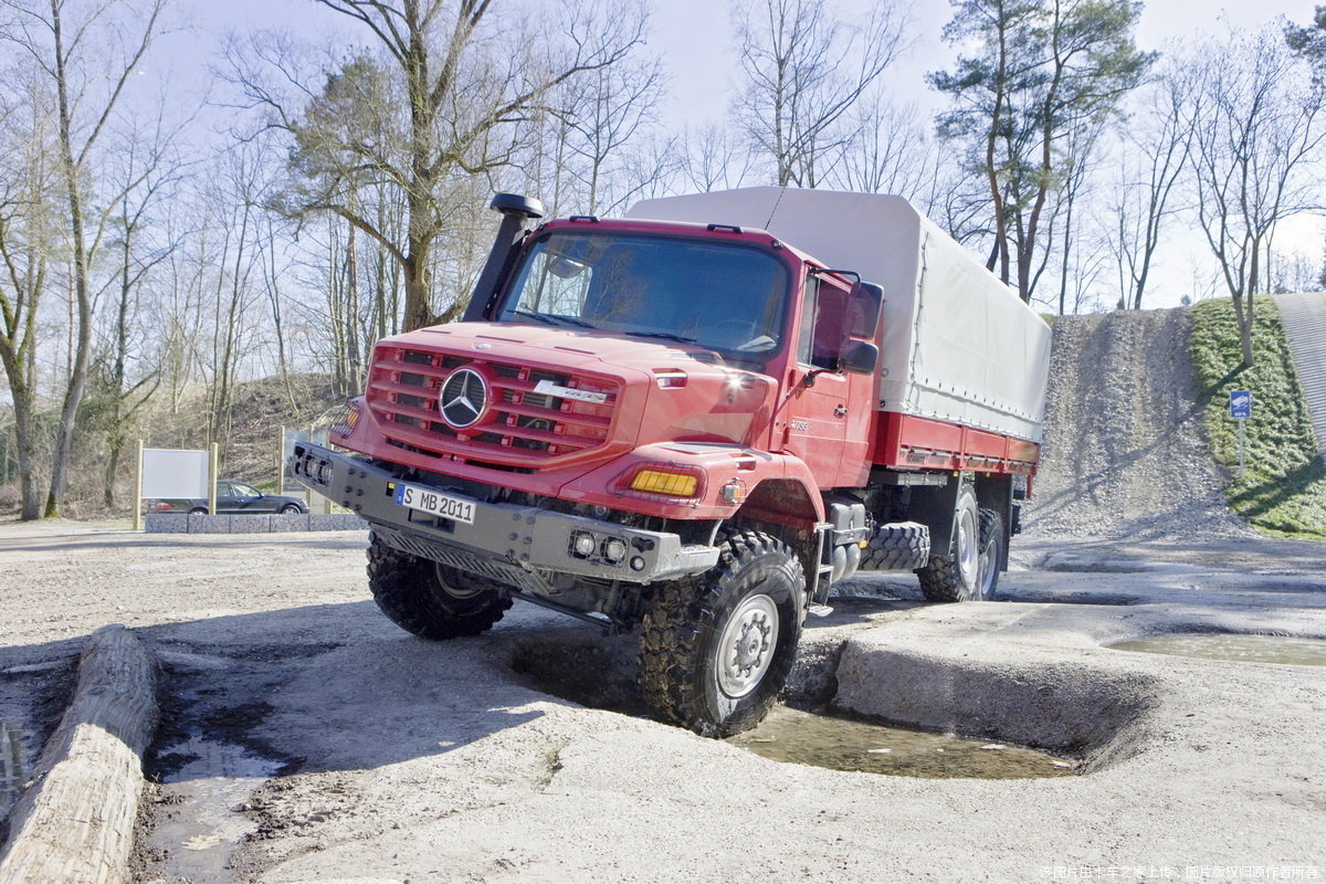 奔驰zetros卡车