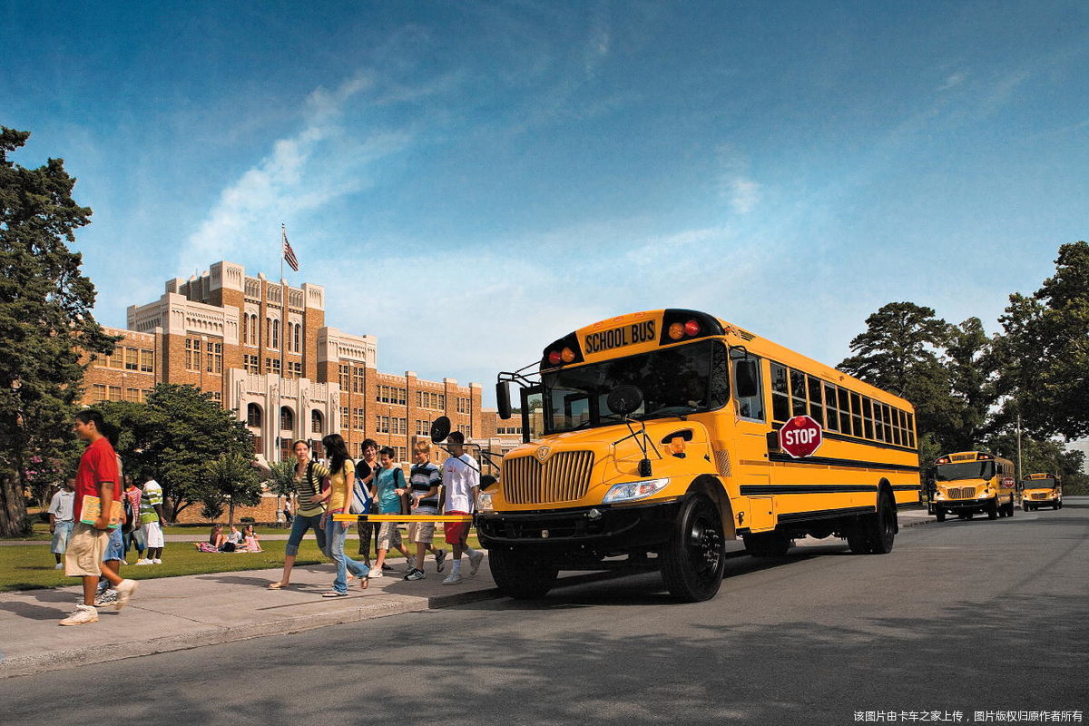 纳威司达校车图片
