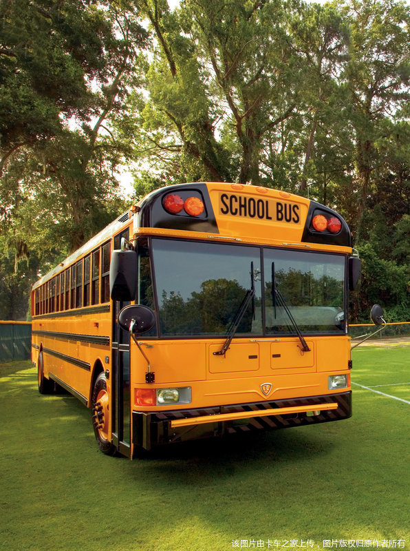 纳威司达校车图片
