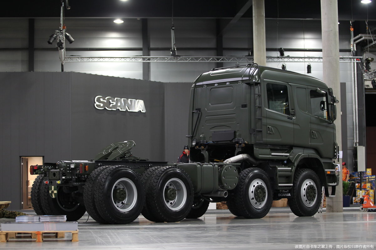 斯堪尼亚r730双排8x8牵引车