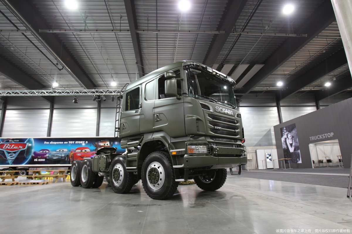 斯堪尼亚r730双排8x8牵引车