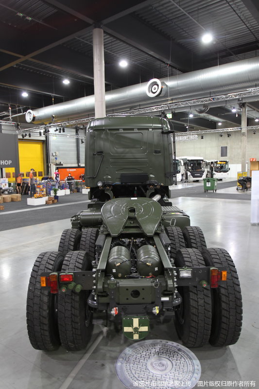 斯堪尼亚r730双排8x8牵引车