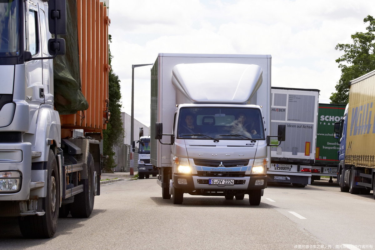 三菱扶桑旧款车型图款