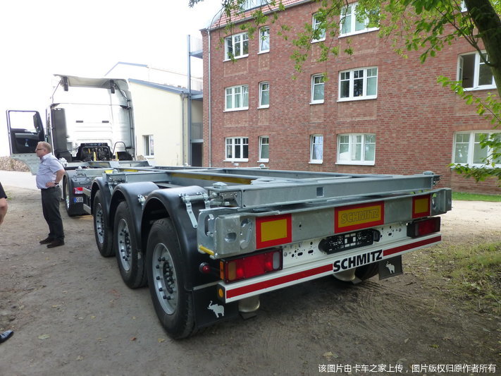 施密茨挂车细节图