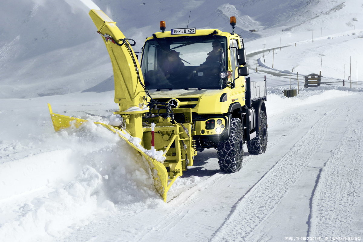 奔驰 新乌尼莫克卡车