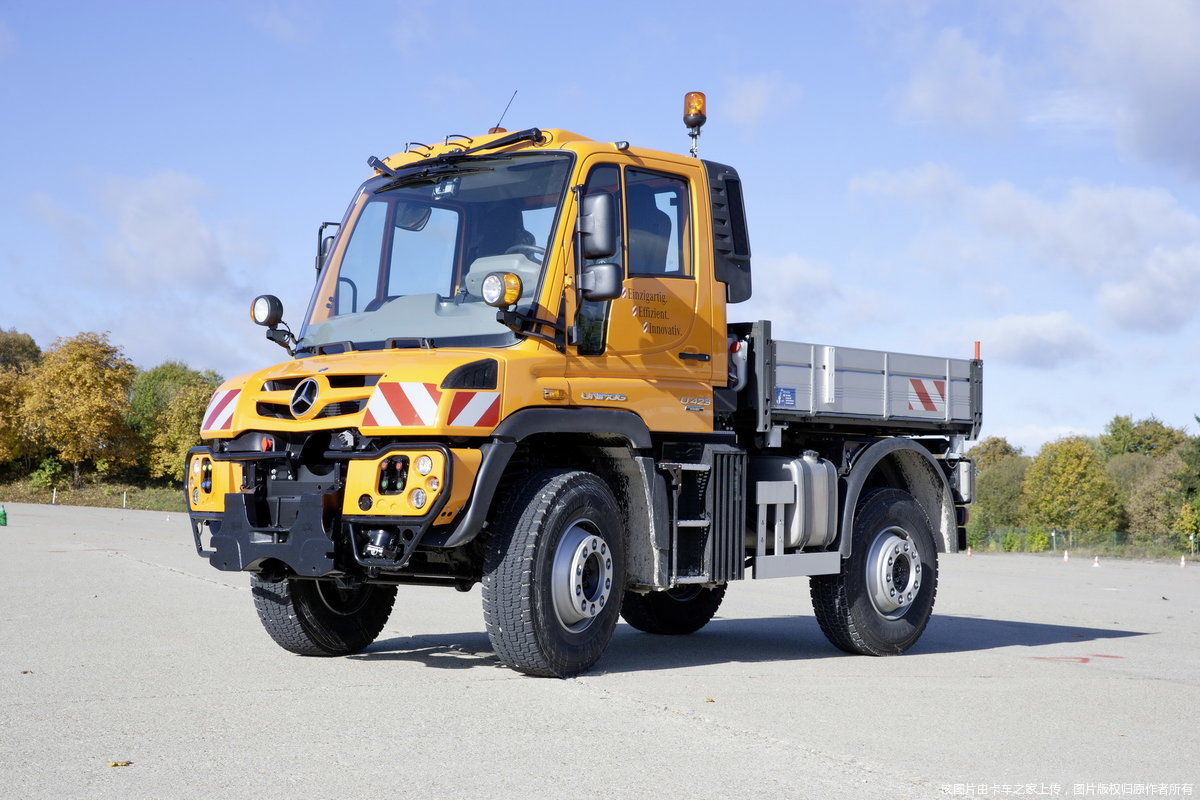 奔驰 新乌尼莫克卡车