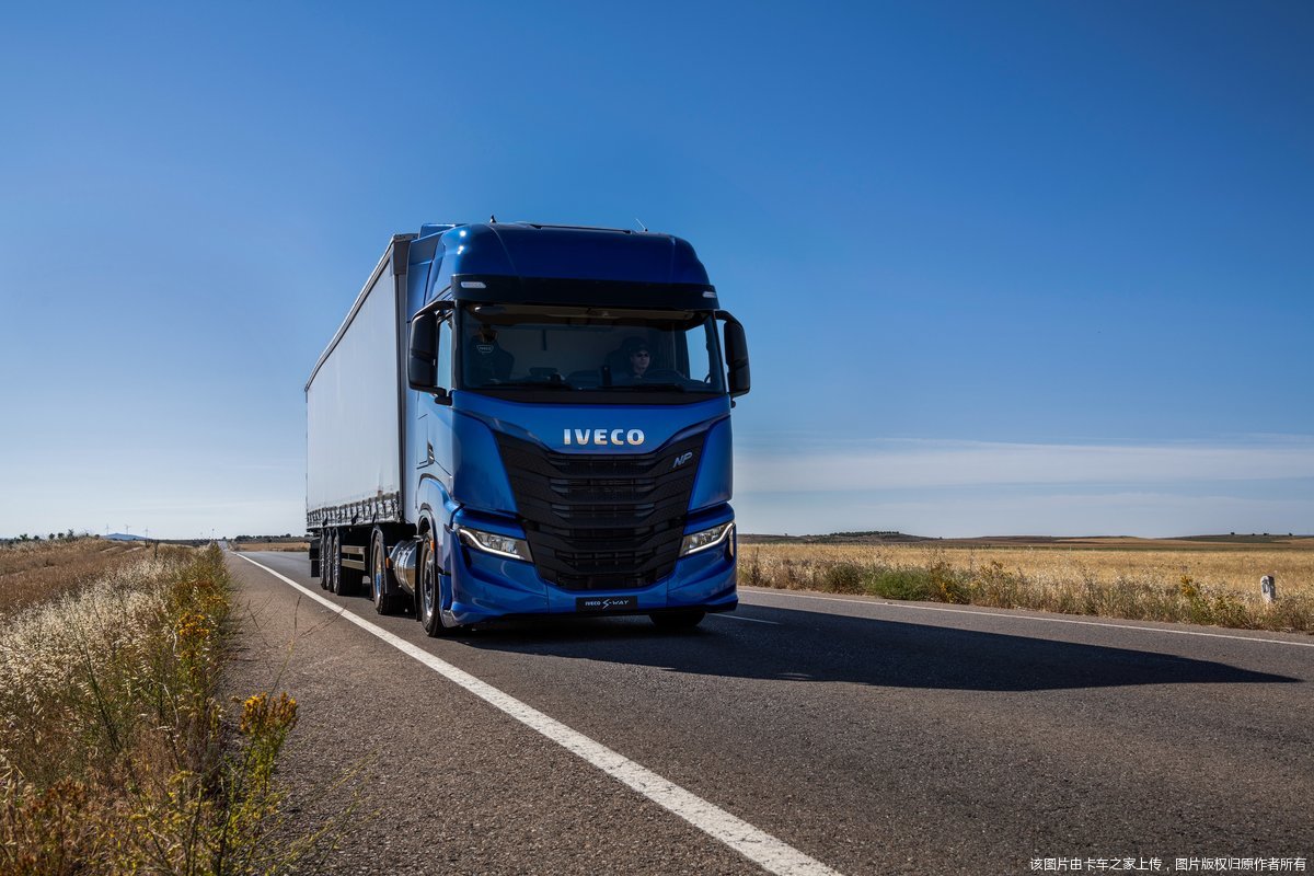 依维柯sway重卡4x2牵引车